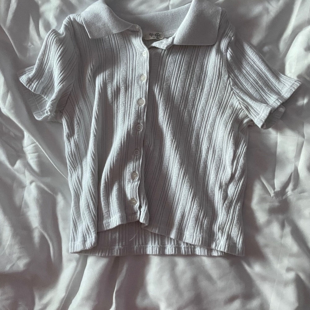 JOHN GALT : cute white top!